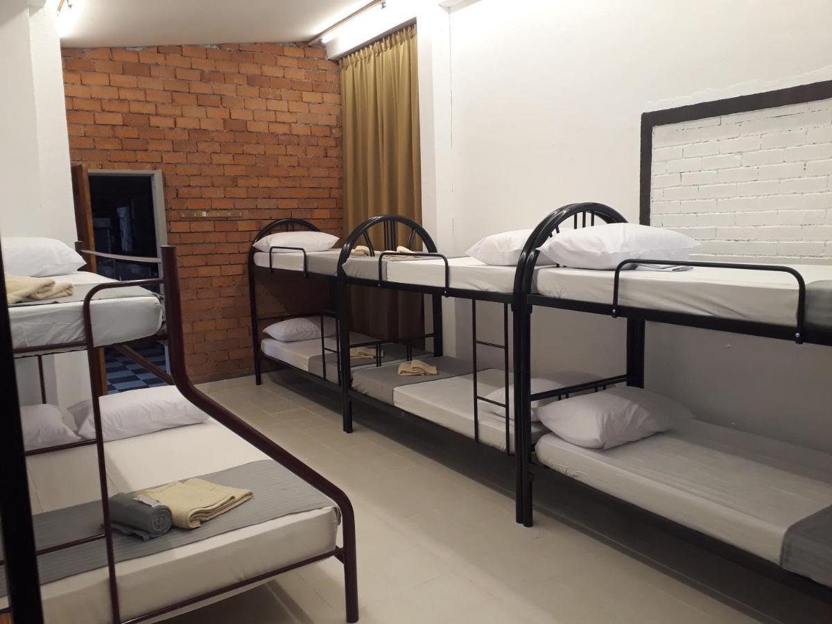 Auberge de jeunesse Dorm Master à Padang Mat Sirat Extérieur photo