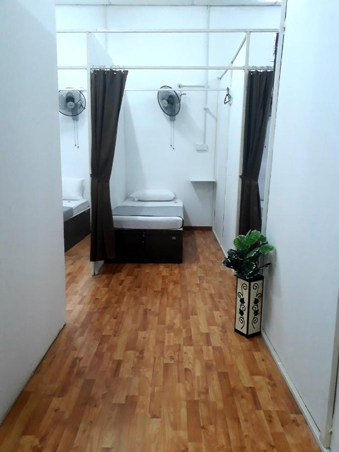 Auberge de jeunesse Dorm Master à Padang Mat Sirat Extérieur photo