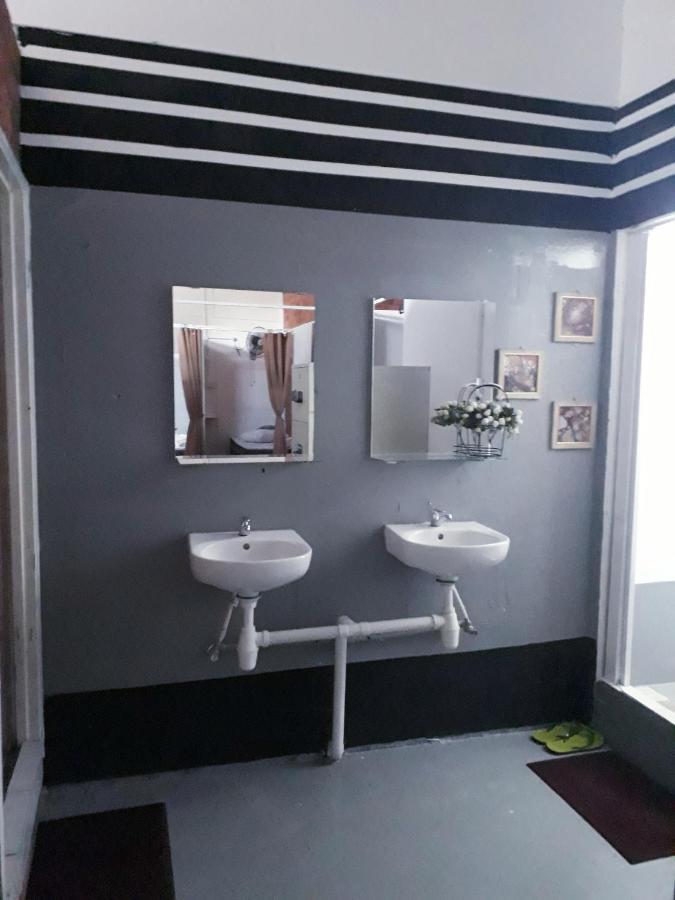 Auberge de jeunesse Dorm Master à Padang Mat Sirat Extérieur photo
