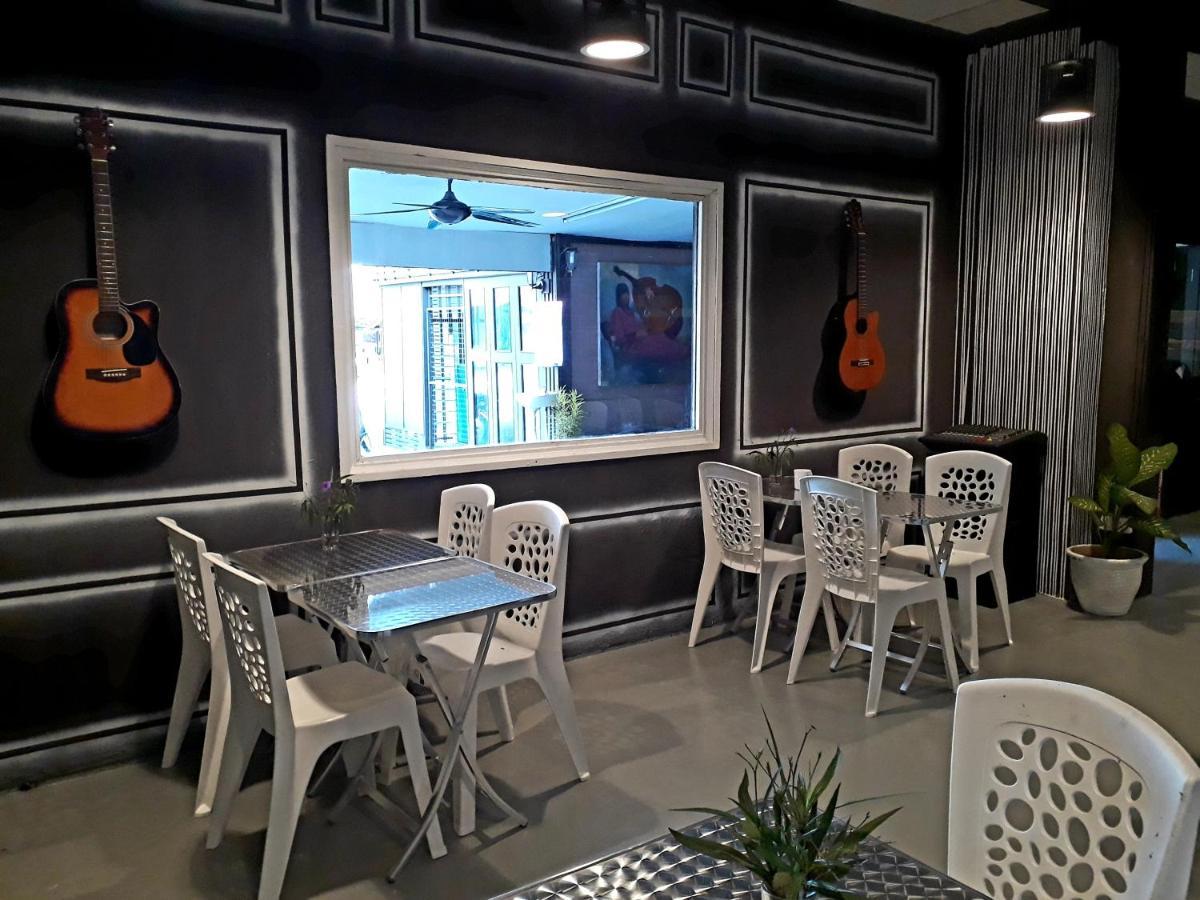 Auberge de jeunesse Dorm Master à Padang Mat Sirat Extérieur photo