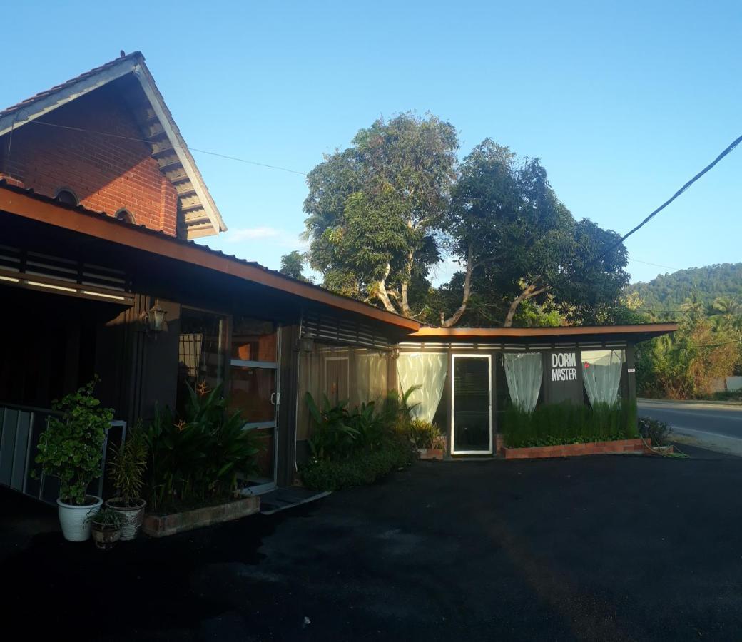 Auberge de jeunesse Dorm Master à Padang Mat Sirat Extérieur photo