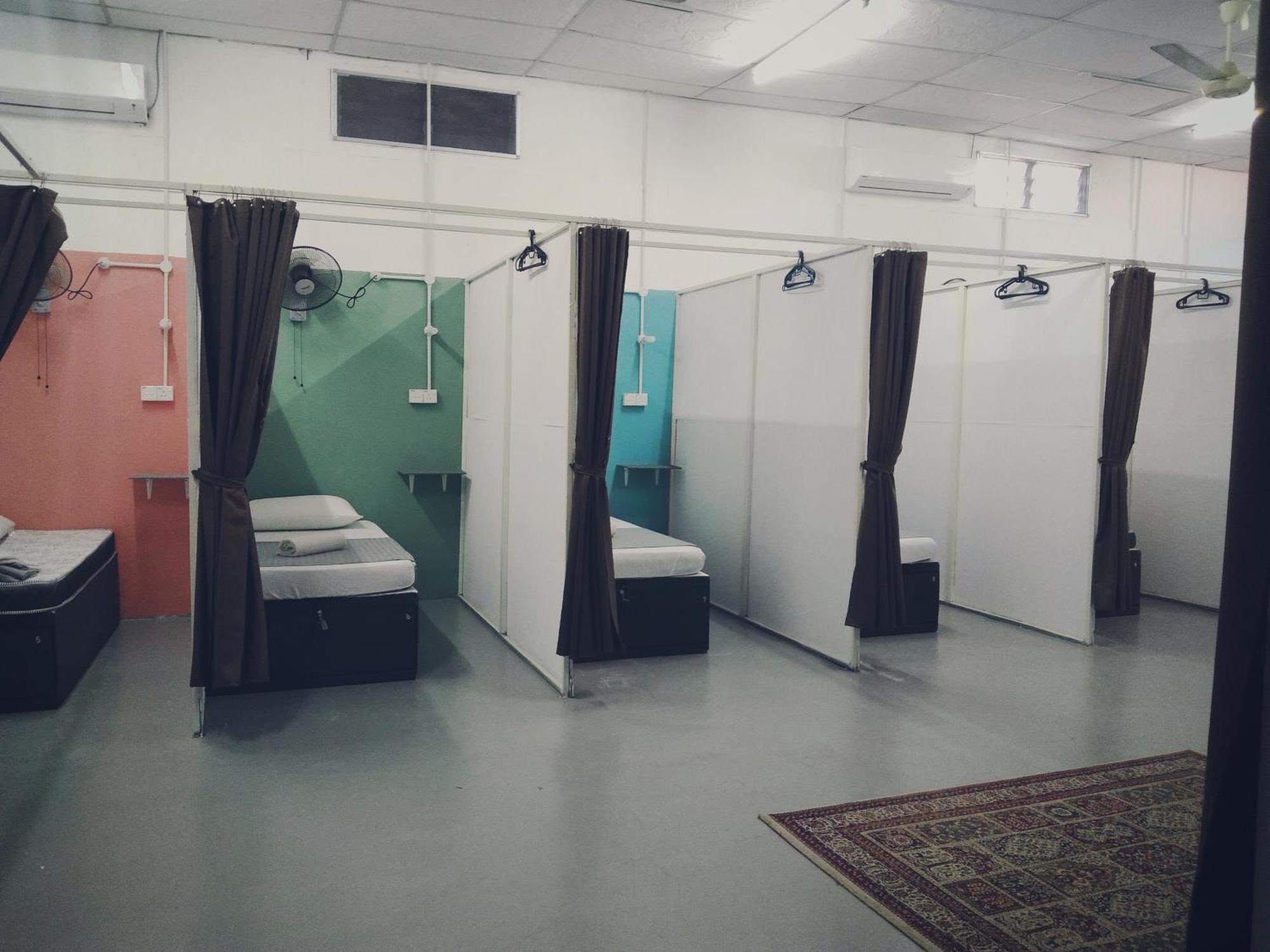 Auberge de jeunesse Dorm Master à Padang Mat Sirat Extérieur photo